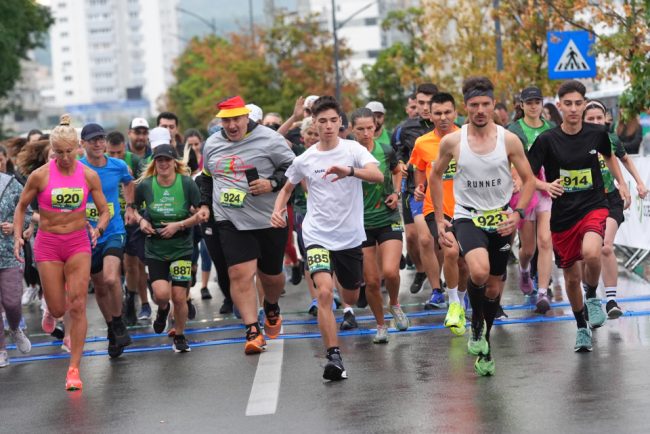 Sportul se practica in principal individual dar cele mai mari beneficii se obtin in grup