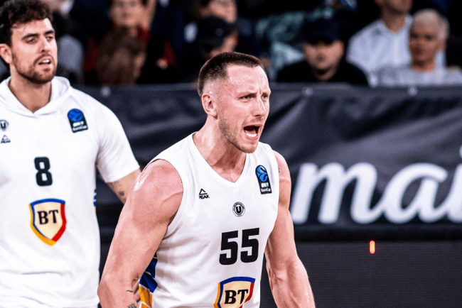 U BT Cluj si CSM Oradea ajung in semifinalele campionatului de baschet Rapid preia conducerea in meciul cu Dinamo