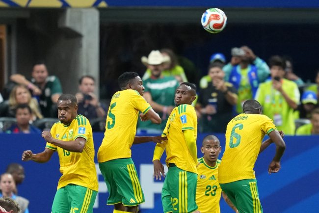 Africa de Sud avanseaza pentru prima data in istorie din faza grupelor la Campionatul Mondial de fotbal