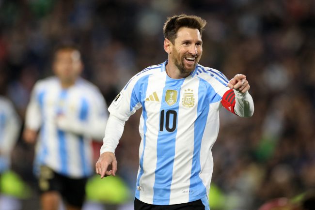 Argentina invinge Islanda inainte de debutul la Cupa Mondiala Messi inscrie dupa ce a intrat pe teren