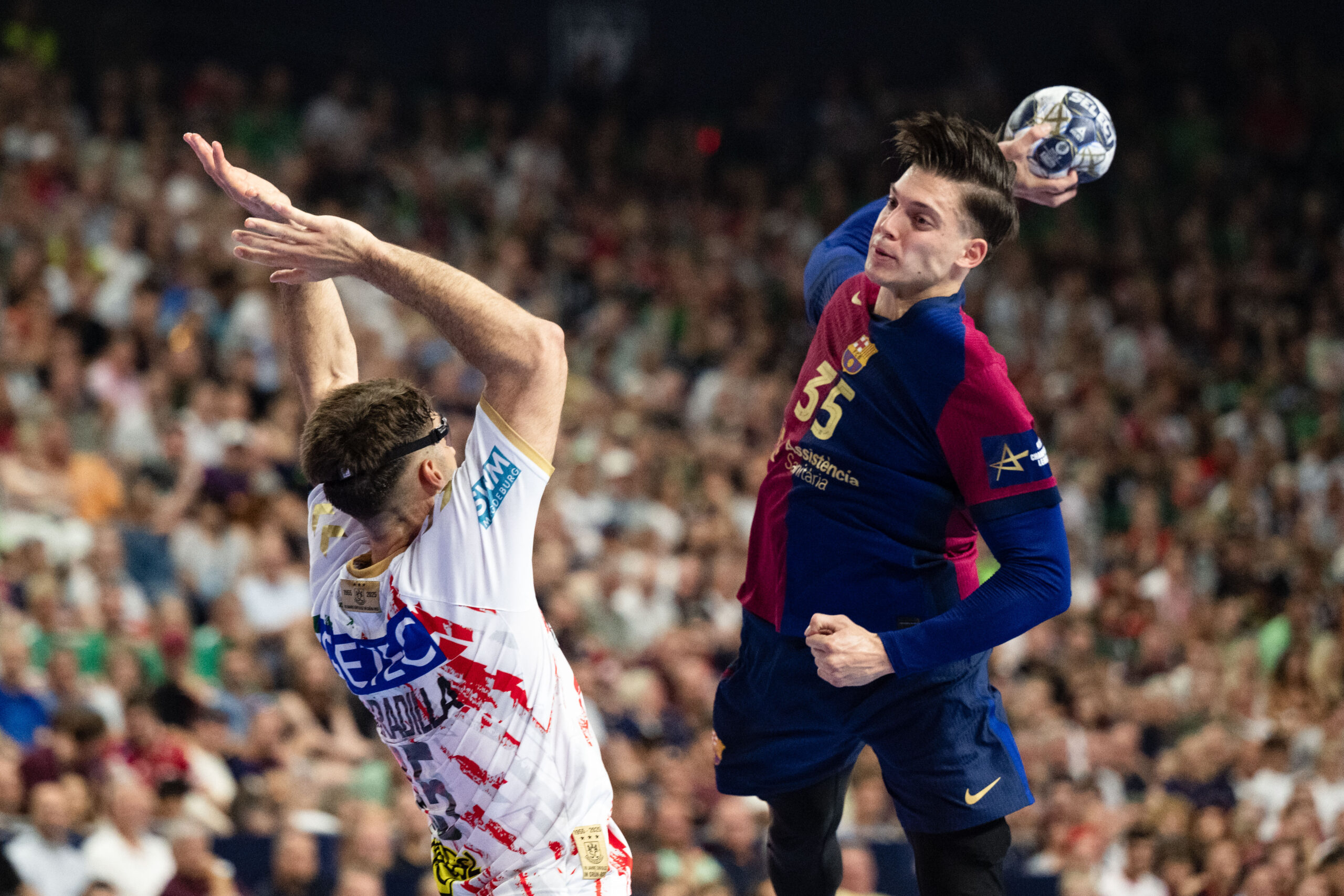 Barcelona a doua finalista a Ligii Campionilor la handbal masculin Victorie dupa prelungiri in fata celor de la Aalborg