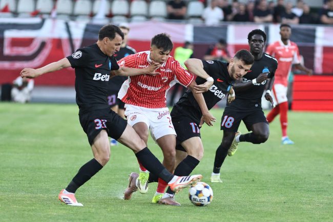 Bursa Transferurilor FCSB il asteapta pe Delos la examenul medical Rapid l a transferat pe Kamara iar Dinamo isi restructureaza lotul