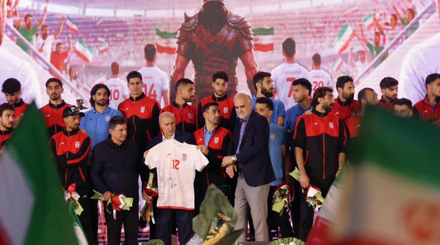 Echipa de fotbal a Iranului pregatita sa participe la Cupa Mondiala Unii oficiali inca ateapta vizele pentru Statele Unite