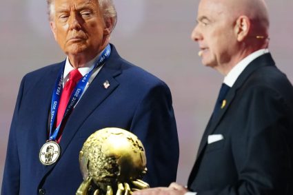 Europarlamentarii cer FIFA să-l investigheze pe președintele Infantino în legătură cu premiul de pace acordat lui Trump