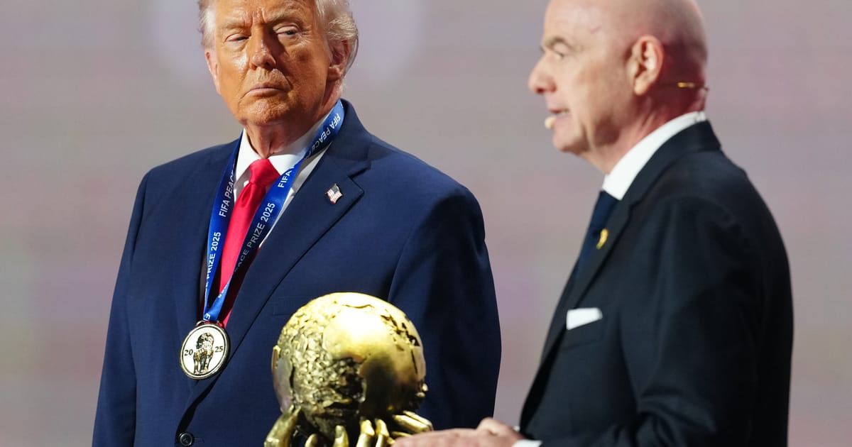 Europarlamentarii cer FIFA sa l investigheze pe presedintele Infantino in legatura cu premiul de pace acordat lui Trump