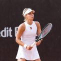 Jaqueline Cristian o invinge pe campioana olimpica si se califica in optimile turneului WTA 500 de la Queens