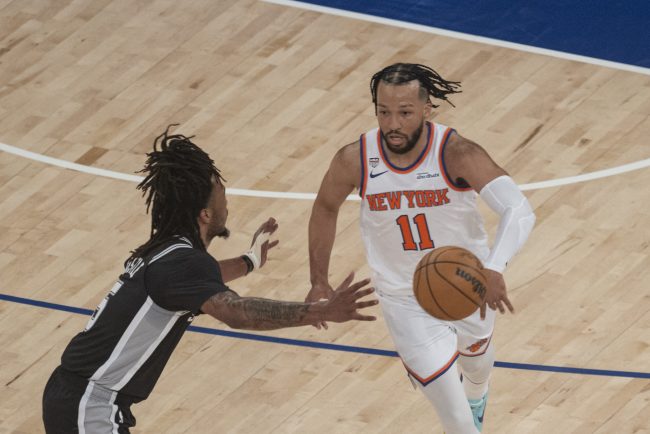 New York Knicks castiga primul titlu NBA dupa 53 de ani Jalen Brunson 45 de puncte in victoria cruciala impotriva San Antonio Spurs