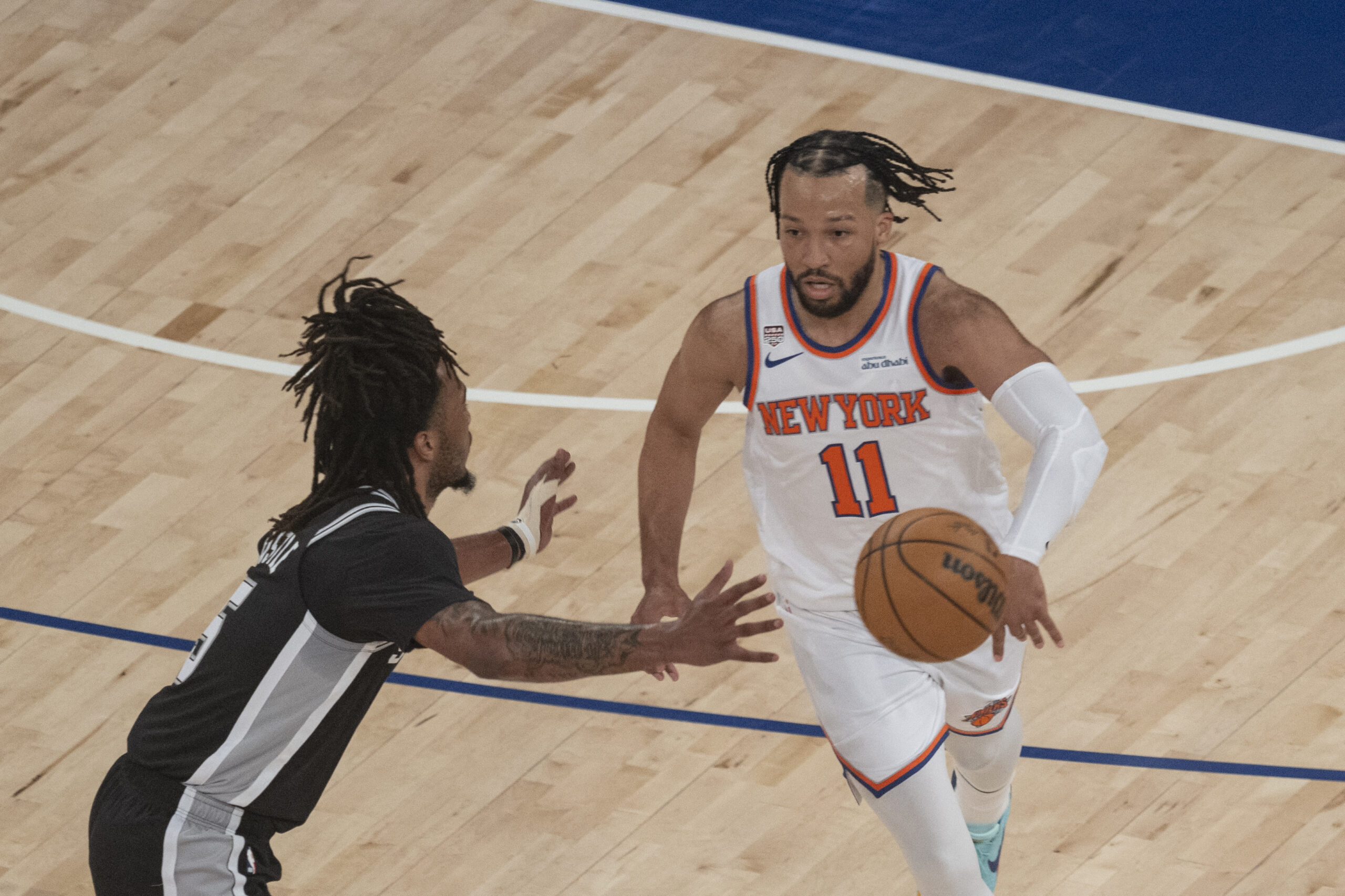 New York Knicks castiga primul titlu NBA dupa 53 de ani Jalen Brunson 45 de puncte in victoria cruciala impotriva San Antonio Spurs