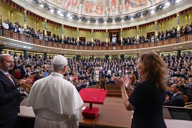 Papa Leo sustine integrarea migrantilor criticand partidele de dreapta din Spania