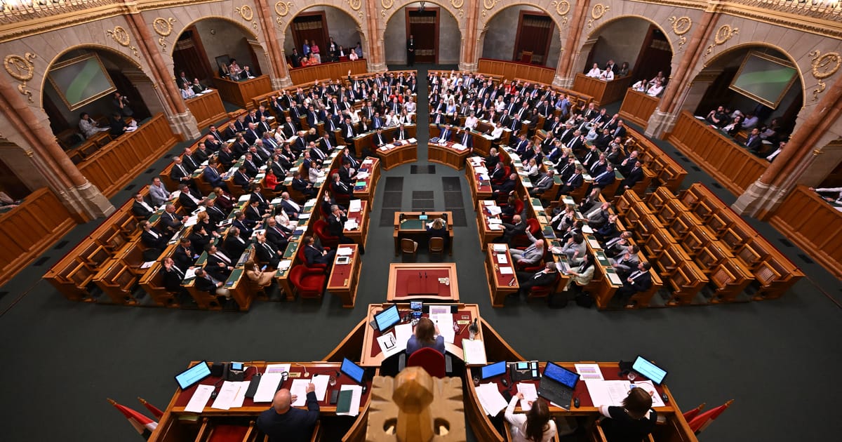 Parlamentul ungar adopta o limit de mandat de 8 ani care ar preveni revenirea lui Orban