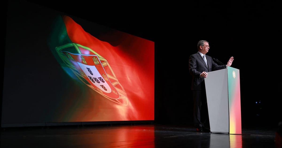 Presedintele Portugalei a refuzat legea ce interzice steagurile ideologice