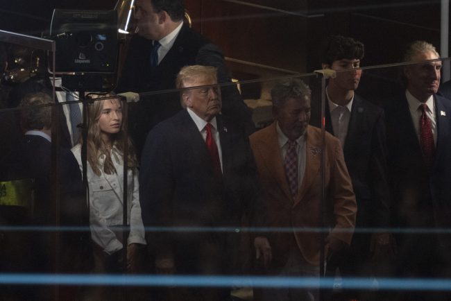 Trump ii felicita pe jucatorii echipei New York Knicks pentru castigarea titlului NBA Cele mai importante victorii din istoria baschetului