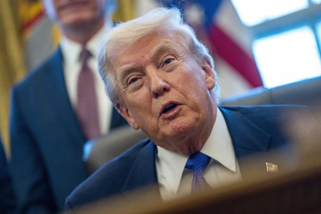 Trump intentioneaza sa participe la meciul 3 al finalei NBA la New York Comisarul NBA Este binevenit