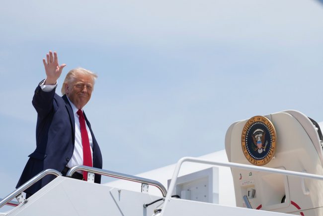 Trump va avea o intalnire cu companii de inteligenta artificiala saptamana viitoare pentru a discuta planul de impartire a profitului cu guvernul