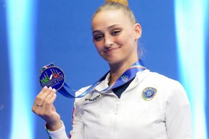 incredibil reprezinta italia la competitiile europene dar a fost respinsa la bacalaureat din cauza unui 4 la educatia fizica