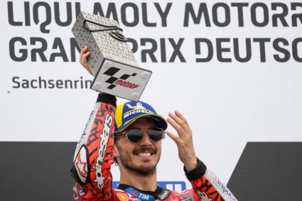 Mutare spectaculoasă în MotoGP: Francesco Bagnaia semnează un contract pe patru ani cu Aprilia Racing începând din 2027.