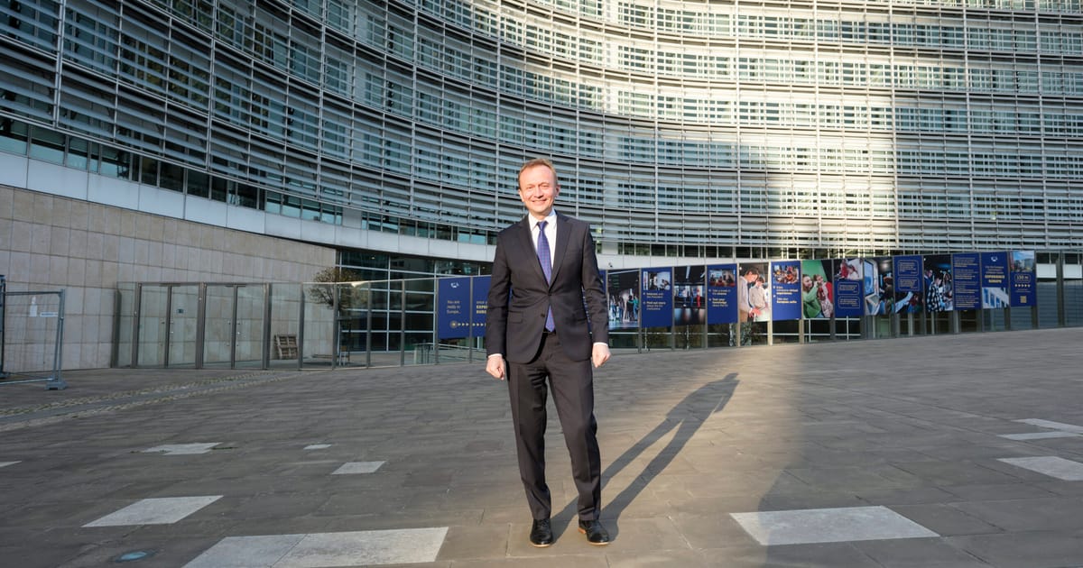 Comisia Europeana evalueaza oportunitatea trimiterii oficialilor pentru a colabora in alte state