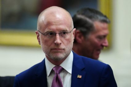 „Decret regal pentru cenzurarea știrilor”: De ce amenințările lui Trump privind licențele sunt diferite de data aceasta
