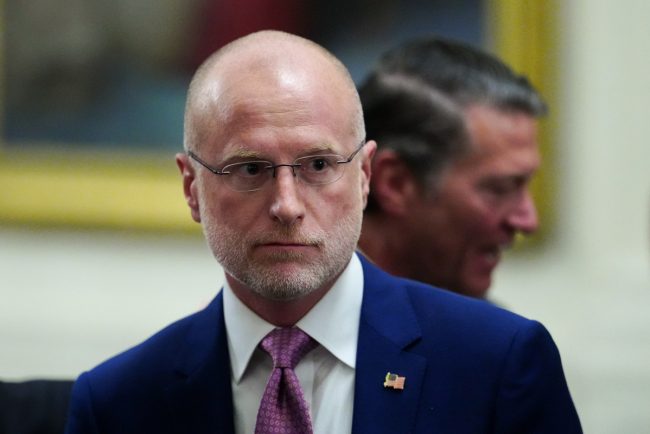 Decret regal pentru cenzurarea stirilor De ce amenintarile lui Trump privind licentele sunt diferite de data acesta