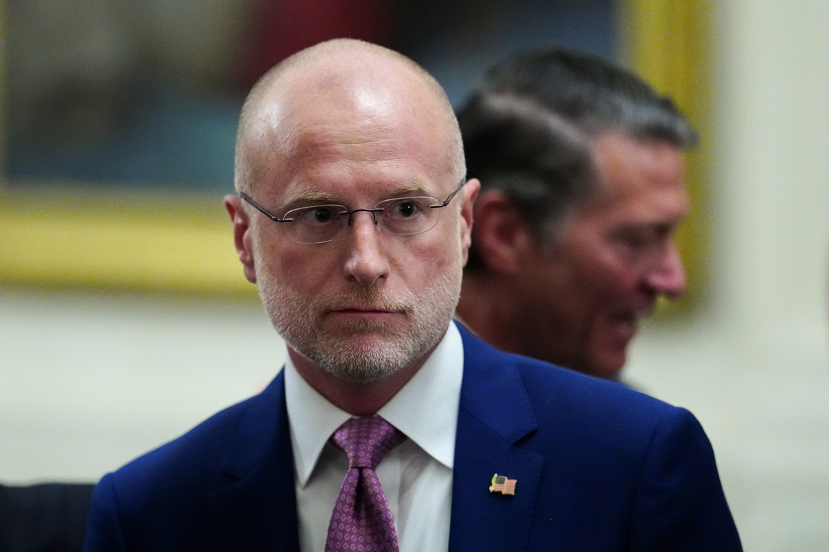 Decret regal pentru cenzurarea stirilor De ce amenintarile lui Trump privind licentele sunt diferite de data acesta