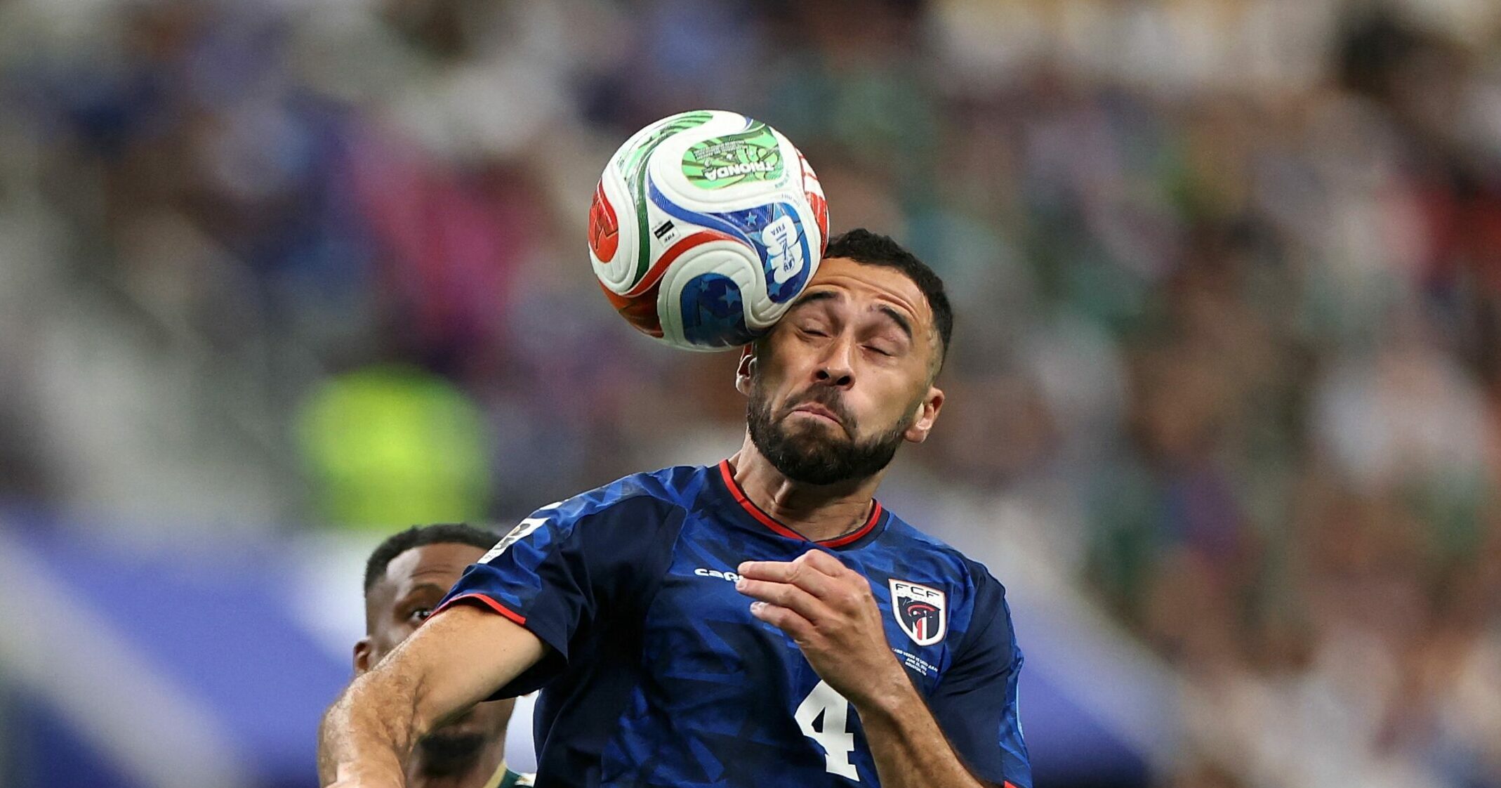 Fotbal loviturile repetate cu capul ar putea afecta creierul Fostii jucatori arata semne neurologice inca de la aproximativ 40 de ani