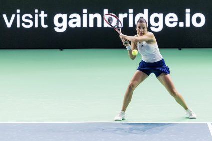 Gabriela Ruse și Marta Kostiuk se califică în turul doi al probei de dublu la Wimbledon, după o victorie împotriva favoritei numărul cinci.