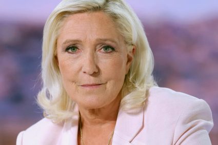 Le Pen va candida la președinție în ciuda condamnării pentru fraudă.