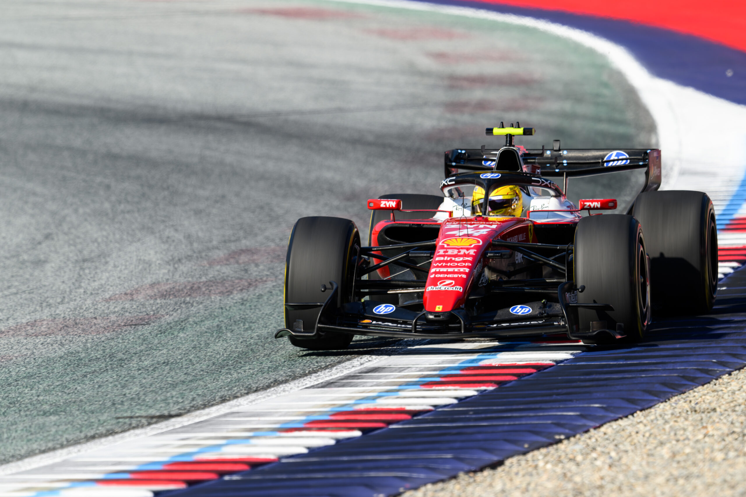 Lewis Hamilton castiga pole position pentru cursa Sprint de la Silverstone in Formula 1 Pilotul Ferrari il depaseste pe liderul clasamentului general cu 11 miimi