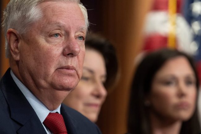 Liderii europeni isi exprima regretul pentru disparitia senatorului american Lindsey Graham