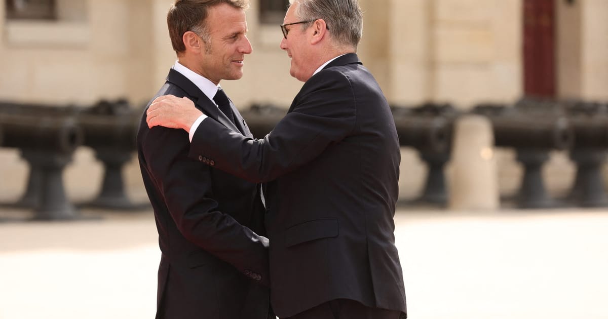 Macron ii acorda lui Starmer Legiunea de Onoare ca un cadou de ramas bun
