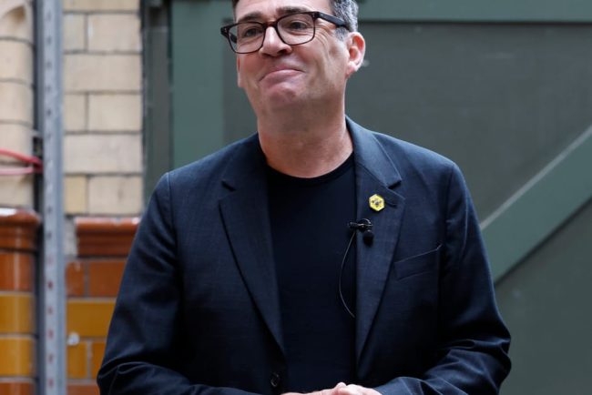Marca lui Andy Burnham cunoscurta pentru tricourile sale urmeaza sa fie testata