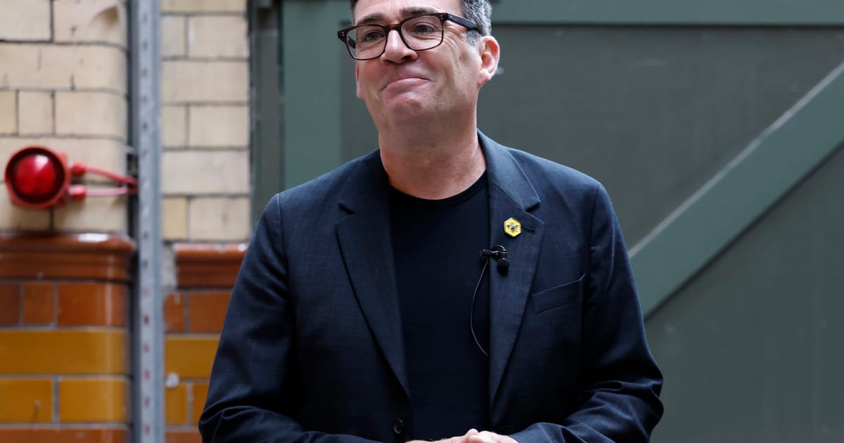 Marca lui Andy Burnham cunoscurta pentru tricourile sale urmeaza sa fie testata