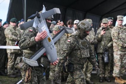 Ministerul Apărării Naționale admite că dronele „au transformat fața războiului”. România va fi implicată în NATO Drone Edge, un program…