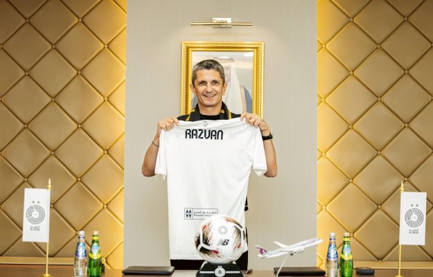 Razvan Lucescu a semnat cu o noua echipa dupa despartirea de PAOK Ce salariu va primi antrenorul roman