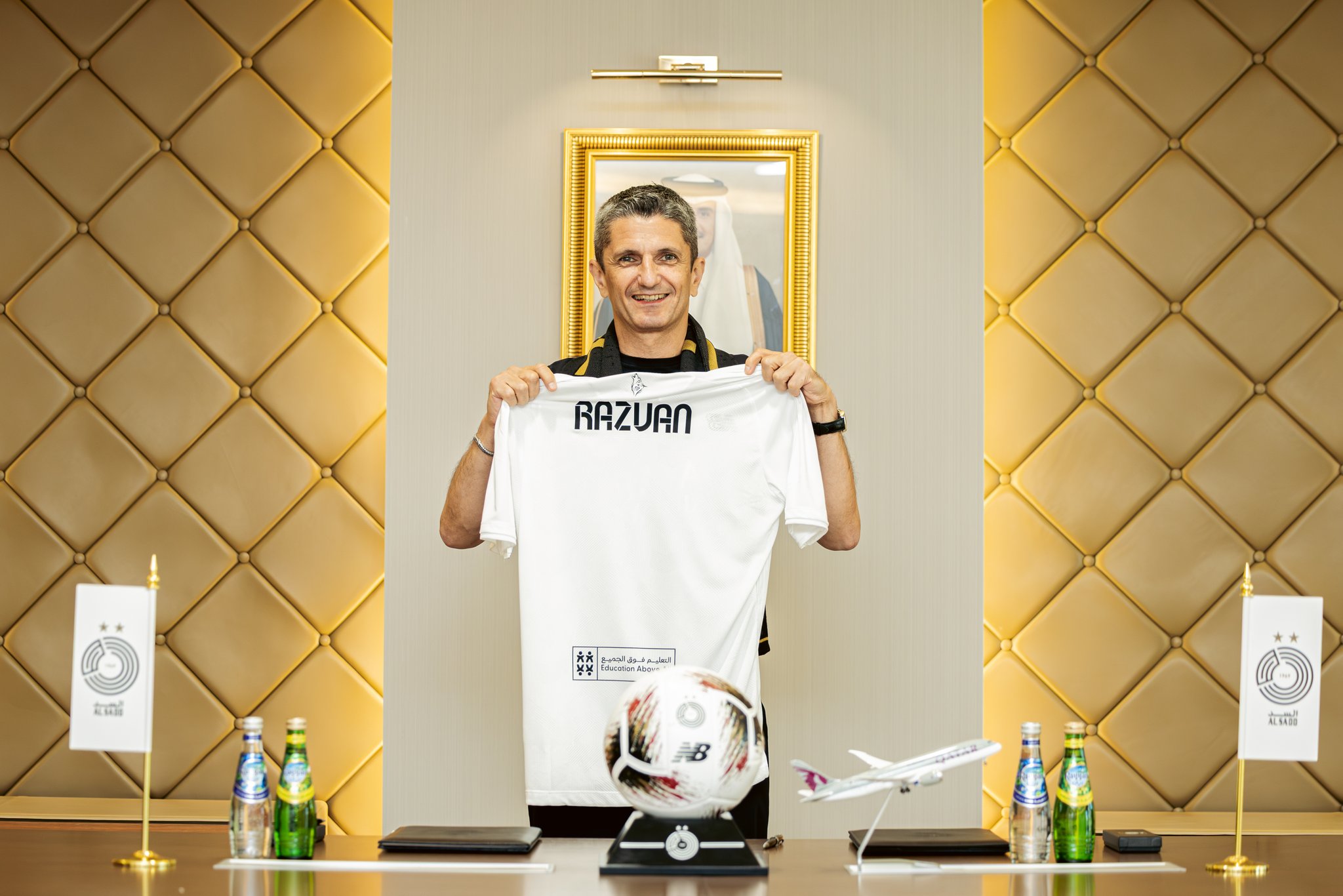 Razvan Lucescu a semnat cu o noua echipa dupa despartirea de PAOK Ce salariu va primi antrenorul roman
