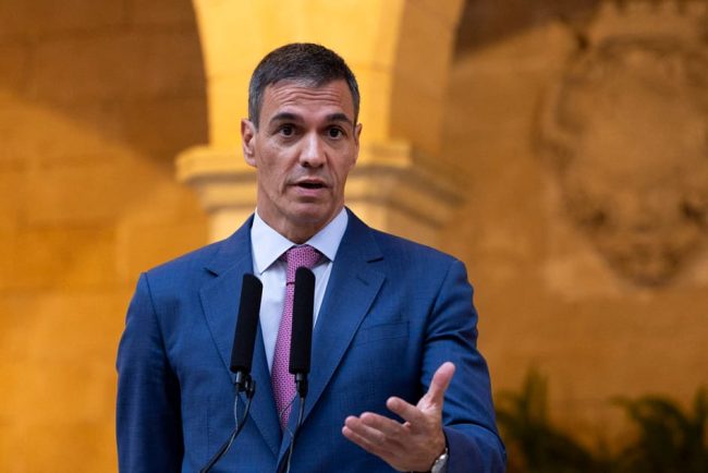 Sanchez trimite trupele in Ceuta din cauza haosului migratoriu