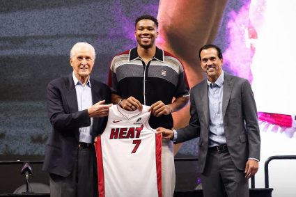 Starul grec din NBA, Giannis Antetokounmpo, prezentat la Miami: Sunt hotărât să câștig un nou titlu