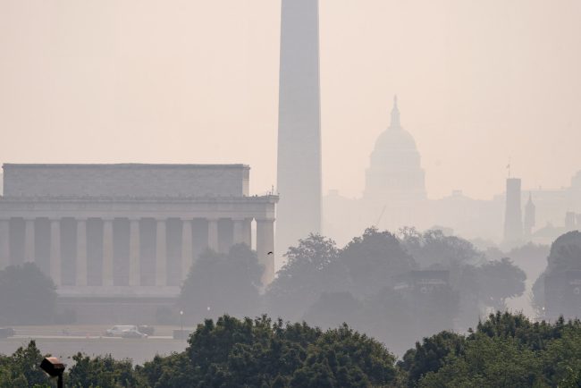 Trump acuza Canada in timp ce fumul incendiilor invadeaza cerurile SUA