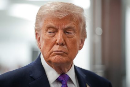 Trump anunță că va introduce taxe pe medicamentele generice începând din august 2028