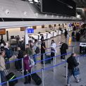 UE lanseaza o initiativa pentru a reduce aglomerarea de la aeroport provocata de noul sistem biometric