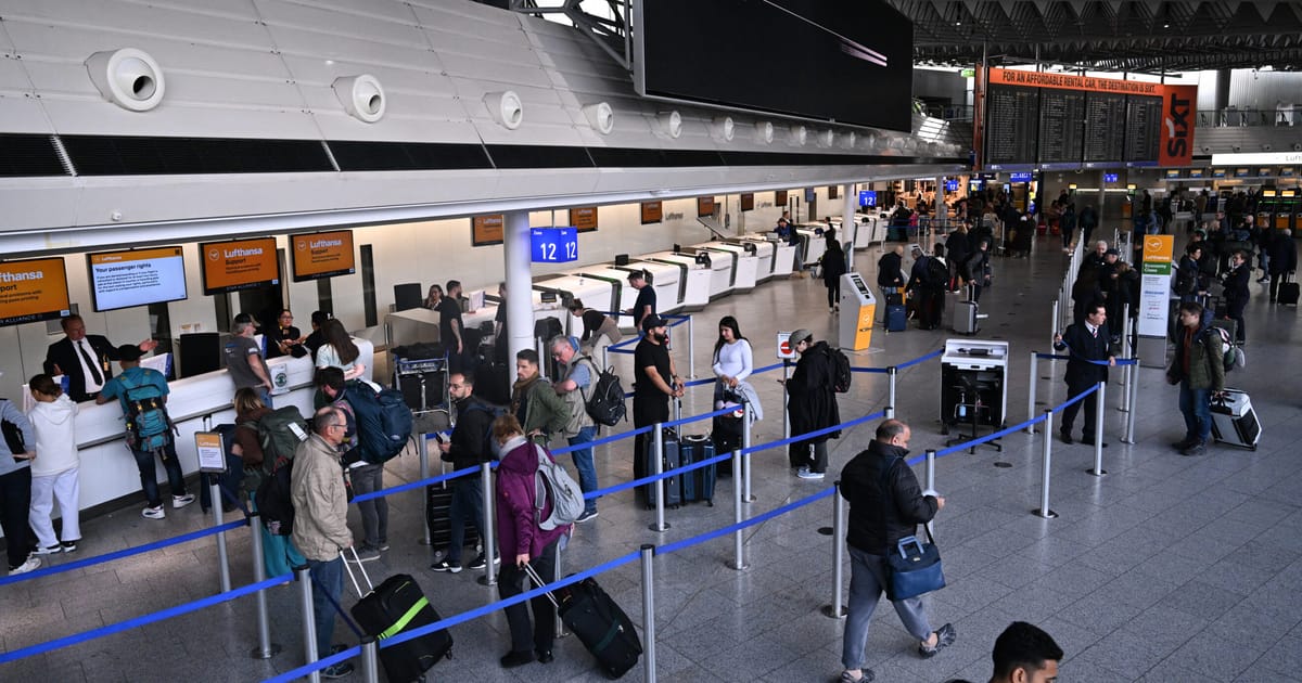 UE lanseaza o initiativa pentru a reduce aglomerarea de la aeroport provocata de noul sistem biometric