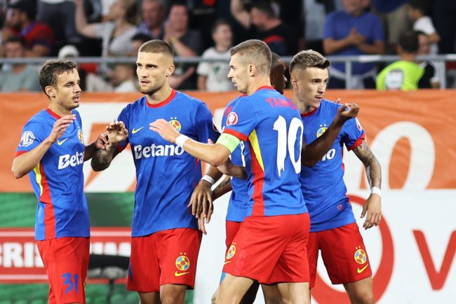 Universitatea Cluj CFR Cluj si FCSB joaca joi pentru a se califica in turul al treilea preliminar al UEFA Conference League