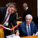 decemul lui graham lasa agenda senatului in incertitudine
