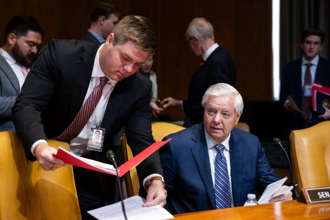 decemul lui graham lasa agenda senatului in incertitudine
