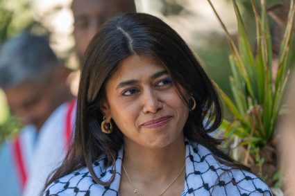 Europarlamentara de stânga Rima Hassan susține că procesul său pentru terorism vizează reducerea la tăcere a vocilor pro-palestiniene.