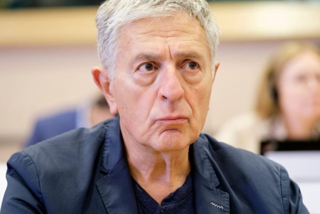 sondajele arata ca fostul europarlamentar ce investigase pegasus a fost hack uit cu pegasus