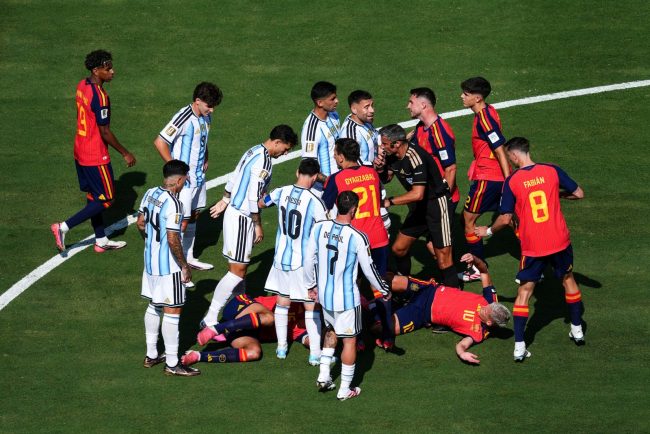 Argentina suporta costuri mari pentru incidentile din finala Mondialului FIFA impune suspendari si amenzi de sute de mii de dolari