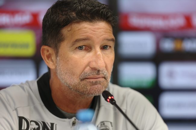CFR Cluj isi termina oficial colaborarea cu antrenorul principal Antonio Folha