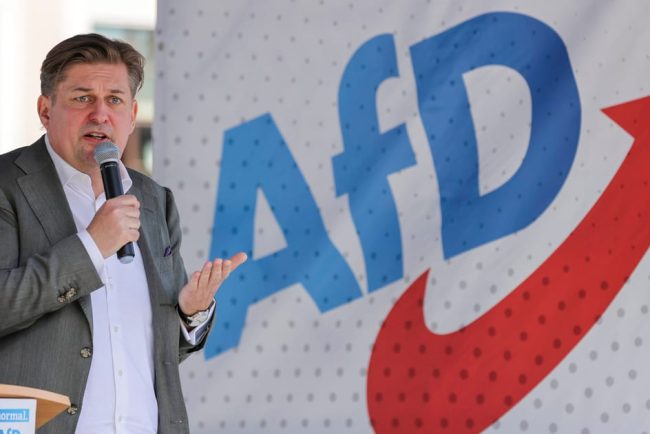 Controversa privind sampania de la Oktoberfest duce la arestarea unui politician german de extrema dreapta