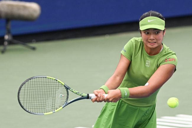 Finalele turneului de tenis de la Washington amnate pentru luni sear din cauza ploii Finala feminin ntrerupt n setul doi